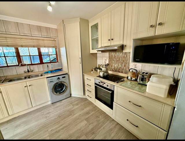 4 BEDROOM HOUSE FOR SALE IN HAYFIELDS